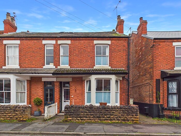 3 Bedroom Semi Detached House For Sale In Station Avenue, Gedling, Nottingham, NG4