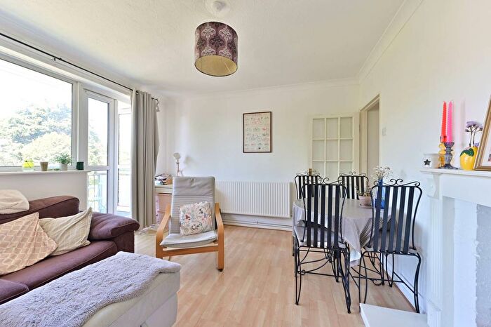 3 Bedroom Flat To Rent In Smithwood Close, Wimbledon Park, London, SW19