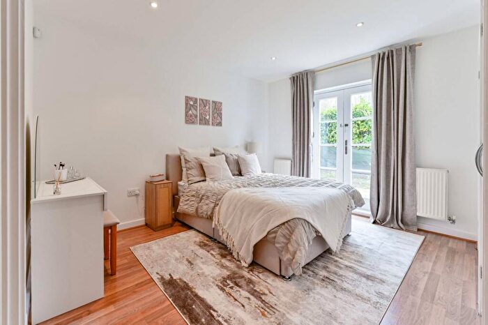 2 Bedroom Flat For Sale In Northpoint Square, Camden, London, NW1