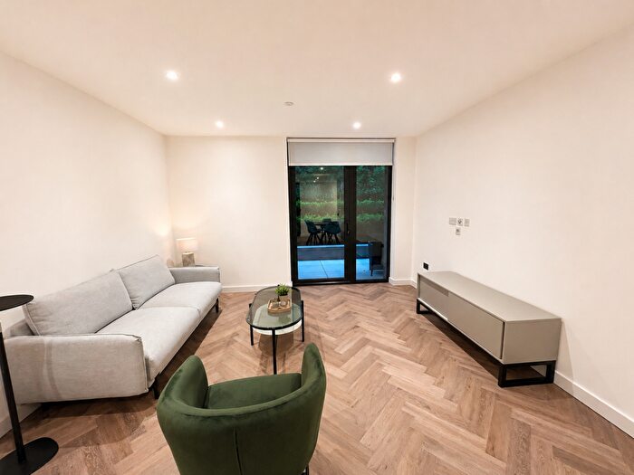 2 Bedroom Flat To Rent In Merino Gardens, Tower Hamlets, London, E1W