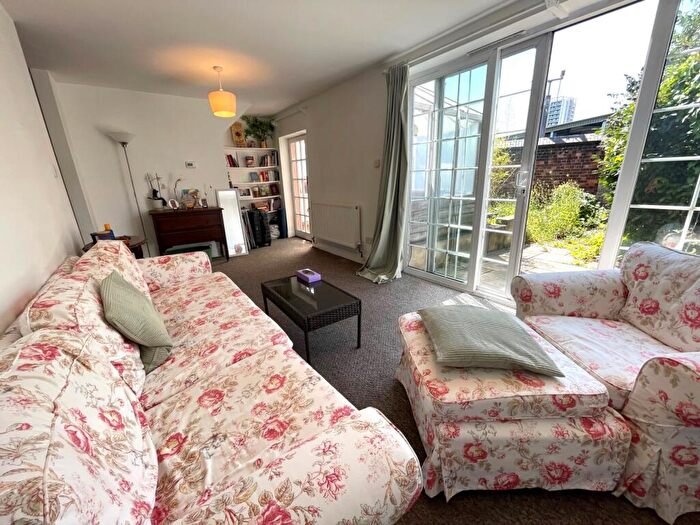 2 Bedroom Flat To Rent In Conistone Way, Caledonian Road, N7