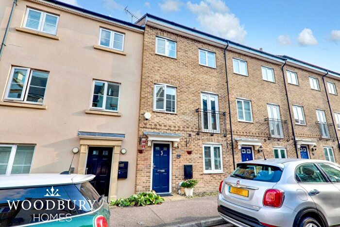 4 Bedroom Terraced House For Sale In The Square, Loughton, IG10
