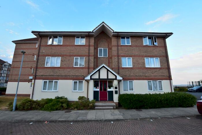 2 Bedroom Flat To Rent In Chandlers Drive, Erith, DA8