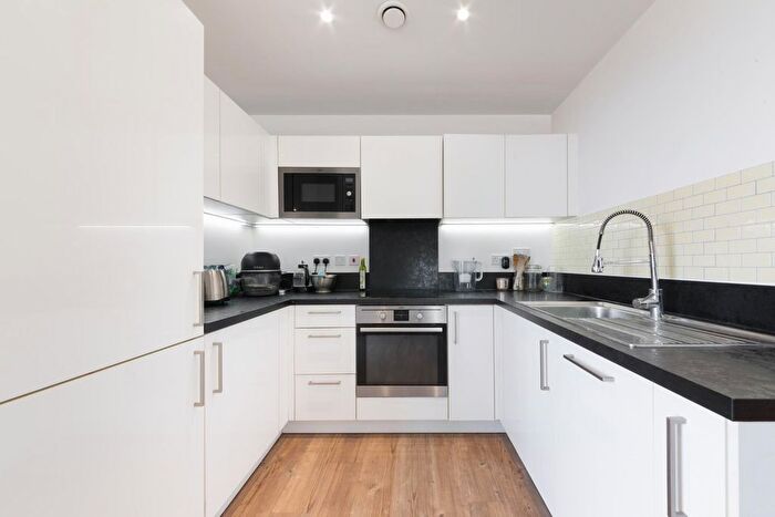 1 Bedroom Flat For Sale In Kingfisher Heights, London, E16