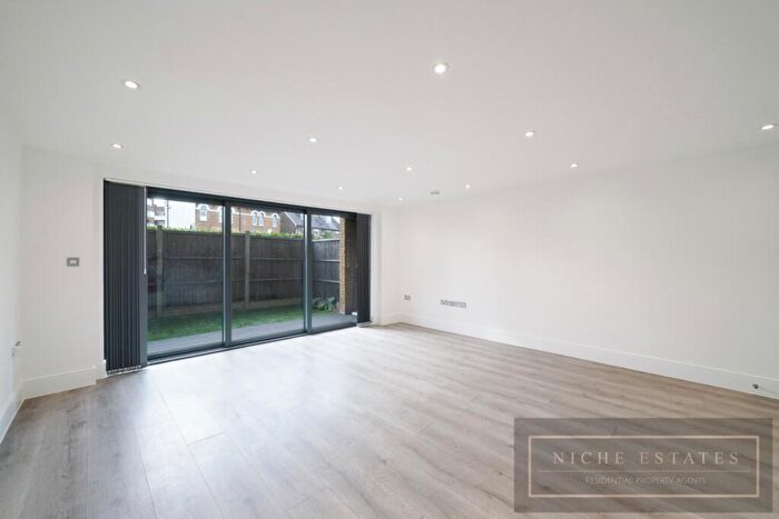 3 Bedroom Apartment To Rent In Daisy Court, Brownlow Road, London, - See D Virtual Tour Online, N11