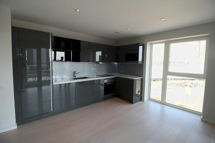 2 Bedroom Flat To Rent In Glasshouse Gardens, London, E20