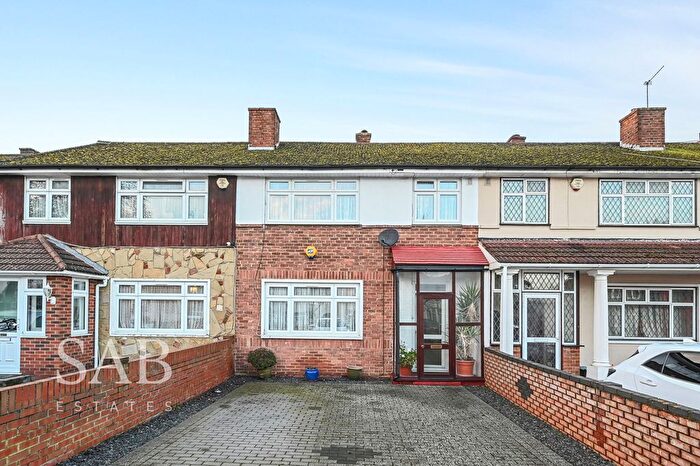 3 Bedroom Terraced House For Sale In Allenby Road, Southall, UB1