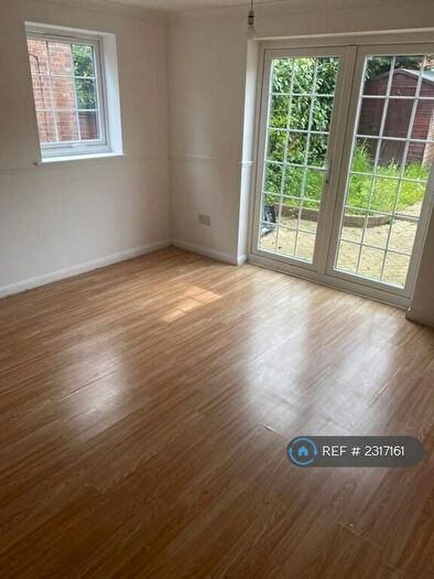 2 Bedroom Semi-Detached House To Rent In Felton Close, Luton, LU2