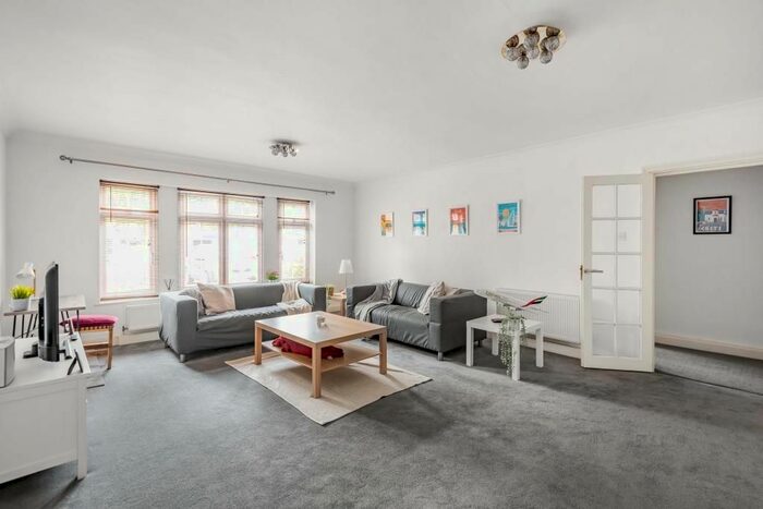 2 Bedroom Flat To Rent In Myrtleside Close, Northwood, HA6