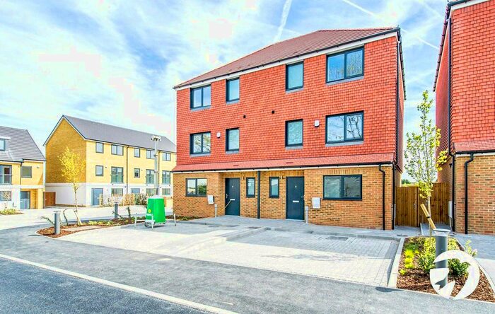 4 Bedroom Semi-Detached House To Rent In West Court Lane, Gravesend, DA12