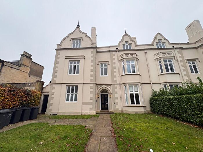 2 Bedroom Apartment To Rent In Spencer Parade, Northampton, NN1