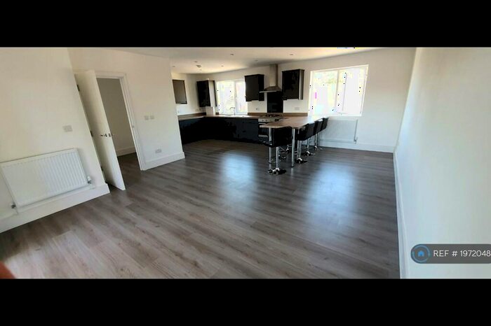 3 Bedroom Flat To Rent In Forest Gate, London, E7