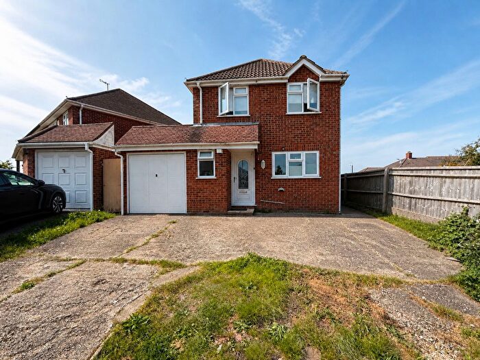 3 Bedroom Detached House To Rent In Rutland Avenue, High Wycombe, HP12