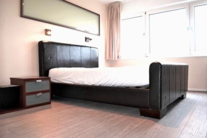 2 Bedroom Flat To Rent In Wheatlands, Hounslow, London, TW5