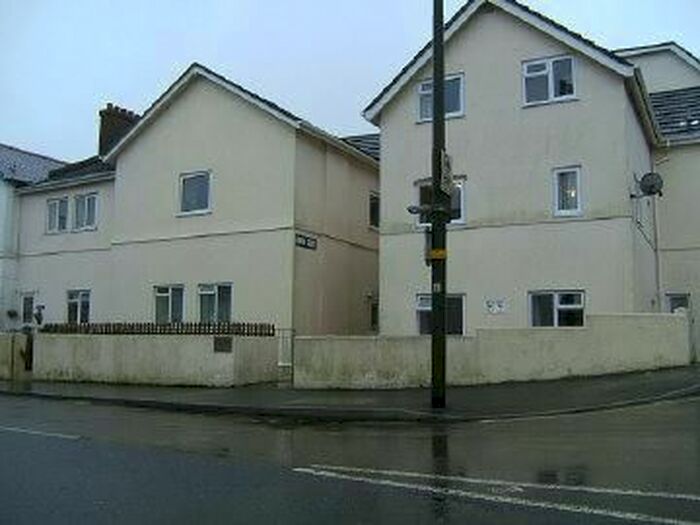 3 Bedroom Flat To Rent In Simon Court, Hoxton Road, Torquay, TQ1