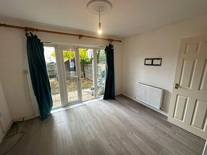 4 Bedroom Terraced House To Rent In Blackthorn Road, Ilford, IG1