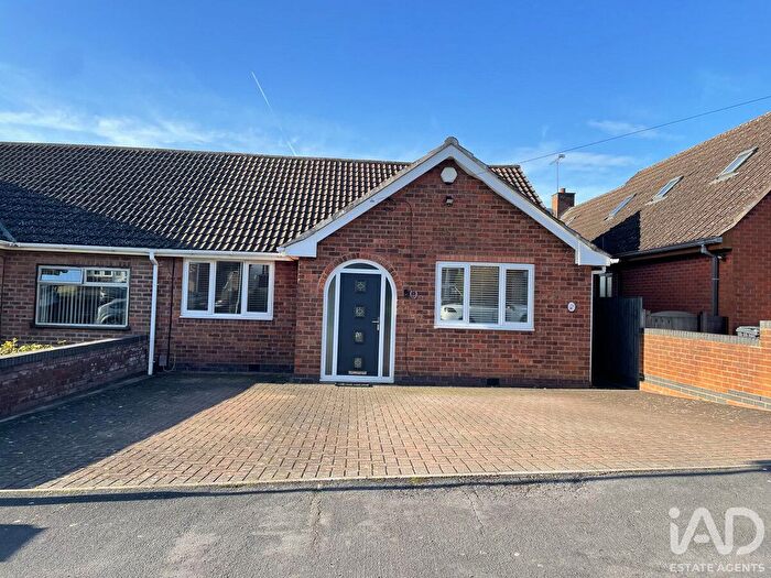 3 Bedroom Semi Detached Bungalow For Sale In Windmill Road, Coventry, CV7