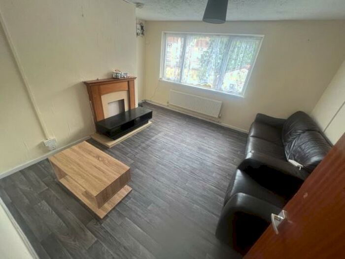 3 Bedroom Flat To Rent In Heol Yr Afon, Glyncorrwg, Port Talbot, SA13