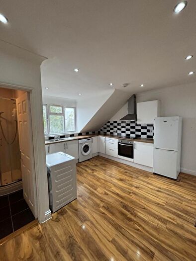 1 Bedroom Flat To Rent In Station Road, E4