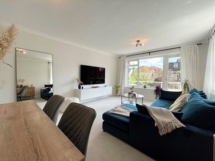 2 Bedroom Apartment For Sale In Crescent Court, Chine Crescent, Bournemouth, BH2