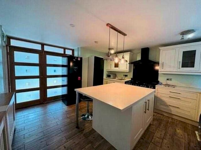 3 Bedroom End Of Terrace House To Rent In Patricia Close, Cippenham, Slough, SL1