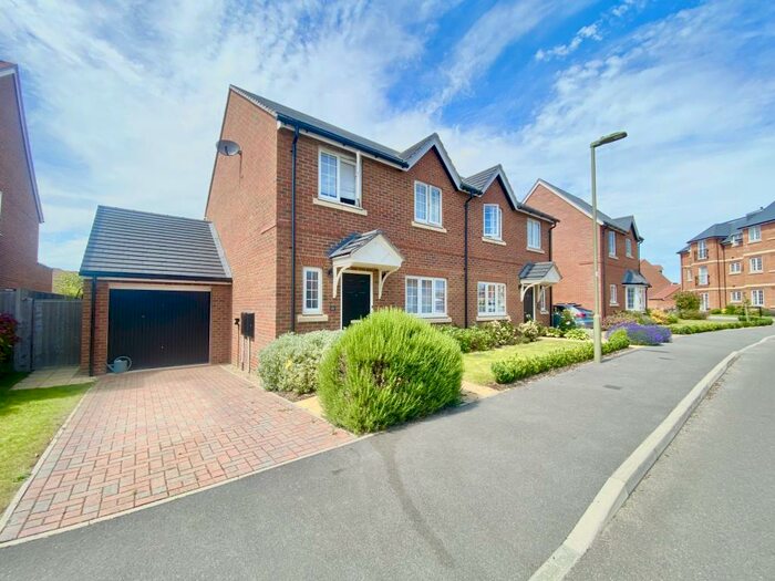3 Bedroom House To Rent In Bonners Mead, Benson, Wallingford, OX10