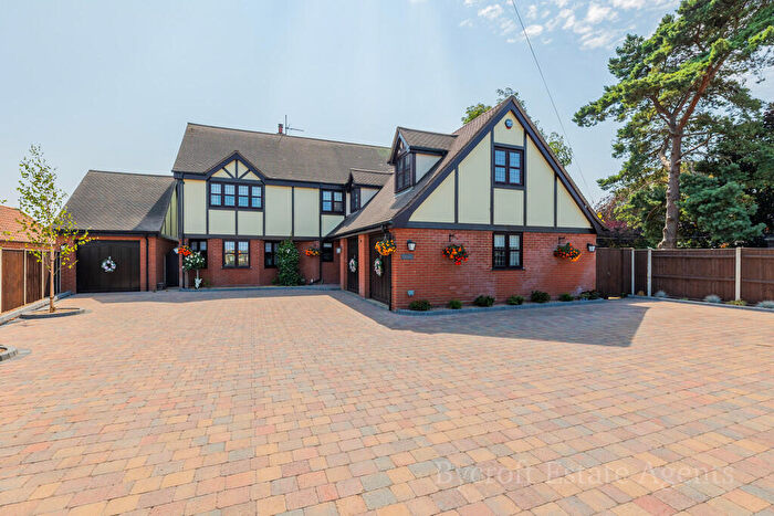 6 Bedroom Detached House For Sale In Nestled In The Desirable Coastal Village Of Corton, NR32