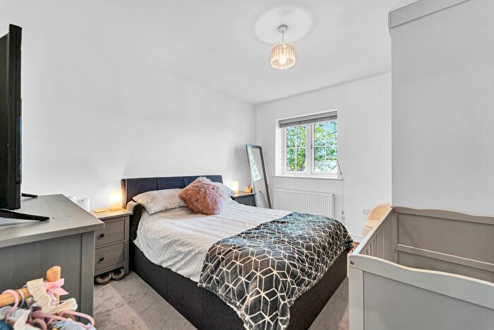 1 Bedroom Flat For Sale In Gatehouse Close, Ashford, TW15