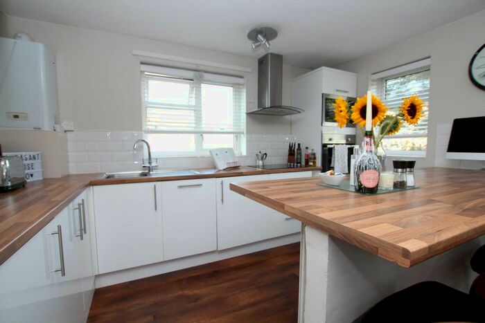 1 Bedroom Flat To Rent In Pheasant Close, Berkhamsted HP4