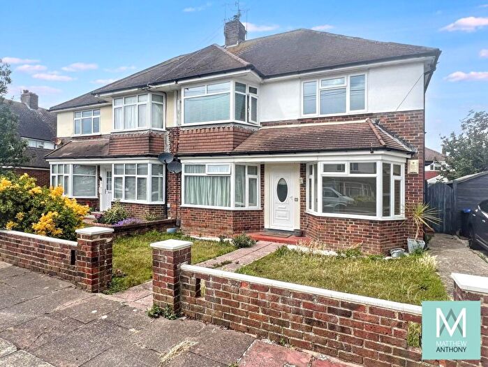 2 Bedroom Flat To Rent In Chesham Close, Goring-By-Sea, BN12