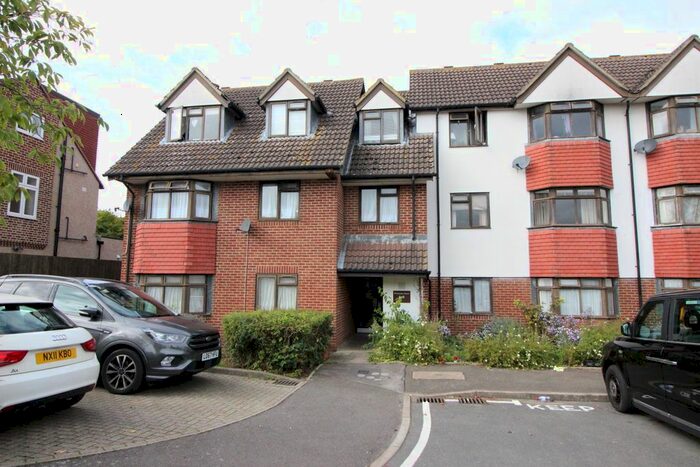 1 Bedroom Flat To Rent In Pembury Avenue, Worcester Park, KT4