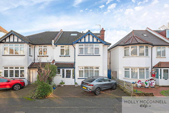 5 Bedroom Semi-Detached House For Sale In Tirlemont Road, South Croydon, CR2