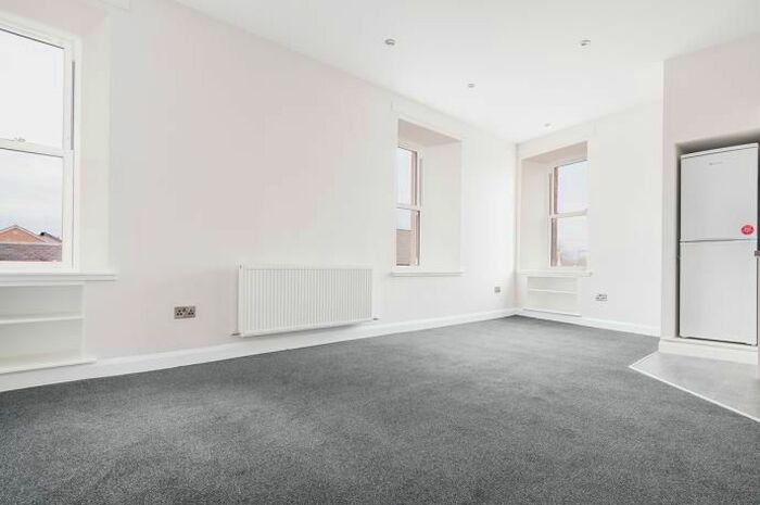 3 Bedroom Flat To Rent In Drum Street, Edinburgh, EH17