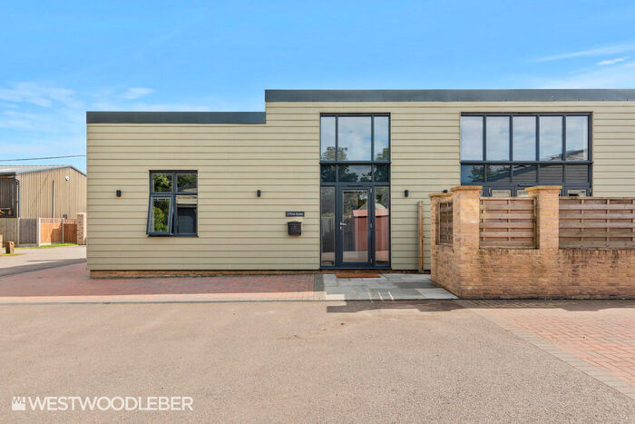 2 Bedroom Barn Conversion To Rent In Mangrove Lane, Hertford, SG13