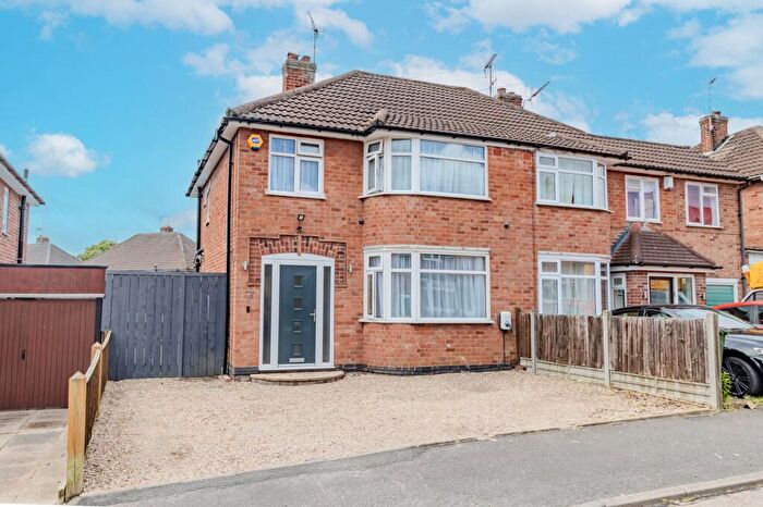 3 Bedroom Semi-Detached House For Sale In Edenhurst Avenue, Leicester, LE3