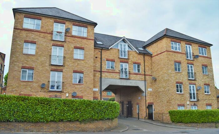 2 Bedroom Flat To Rent In Silverdale, London, SE26
