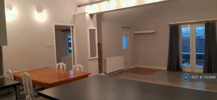 1 Bedroom Bungalow To Rent In Salisbury Street, Hadfield, Glossop, SK13