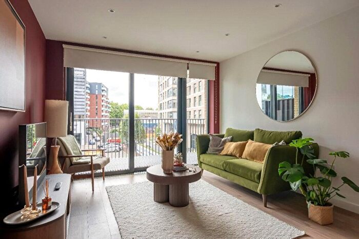 2 Bedroom Flat To Rent In Dorchester House, Richmond, TW9