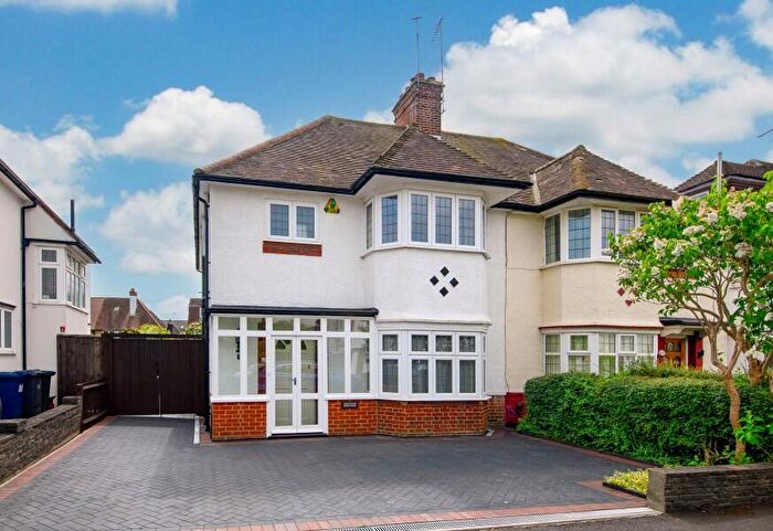 3 Bedroom Semi-Detached House For Sale In St Pauls Way, Finchley, N3