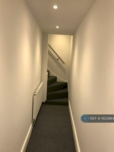 2 Bedroom Flat To Rent In Cemetery Road, Birmingham, B67
