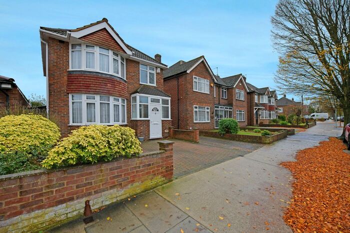 3 Bedroom Detached House To Rent In Park Lane, Hayes, UB4