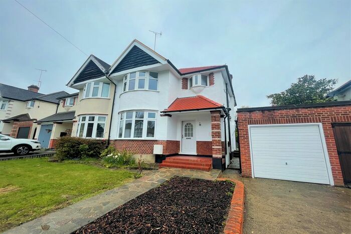 3 Bedroom Property To Rent In Stone Hall Road, London, N21