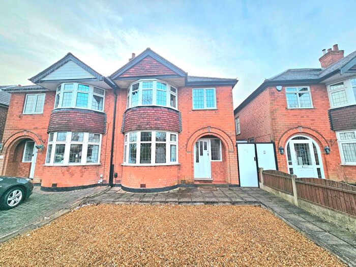 3 Bedroom Semi Detached House For Sale In Newton Road, Great Barr, Birmingham, B43