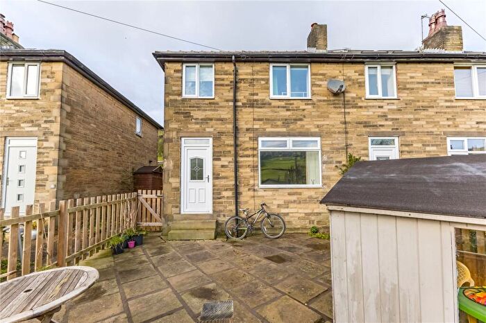 3 Bedroom End Of Terrace House For Sale In Fairfields Road, Hinchliffe Mill, Holmfirth, HD9