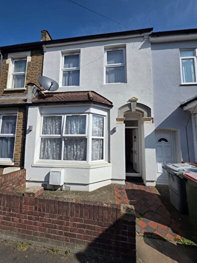 3 Bedroom Semi Detached House To Rent In Gooseley Lane, E6