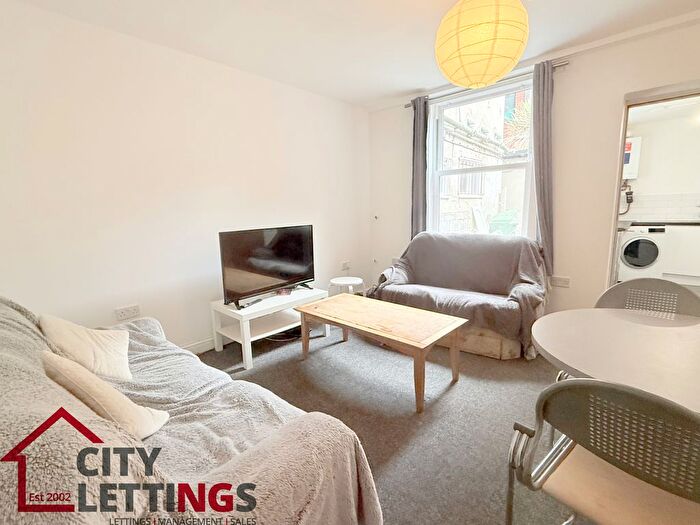 5 Bedroom Town House To Rent In Mansfield Road, Nottingham, NG1