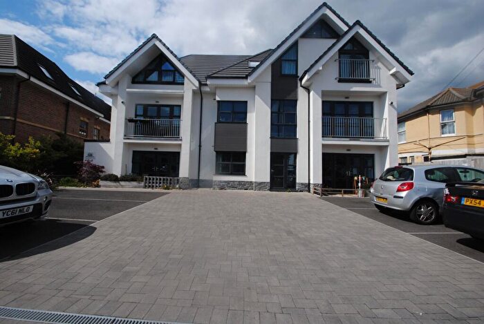 2 Bedroom Flat To Rent In Holdenhurst Road, Bournemouth, BH8