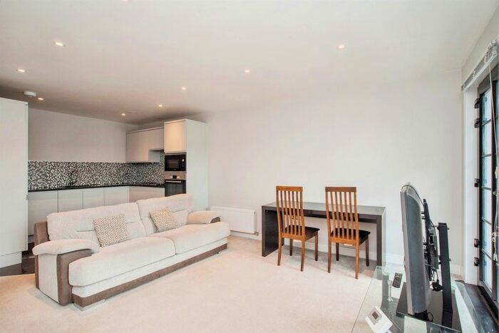 1 Bedroom Flat To Rent In Granville Road, Watford, WD18