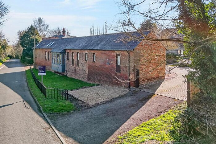 4 Bedroom Barn Conversion For Sale In Sharpenhoe Road, Streatley, LU3