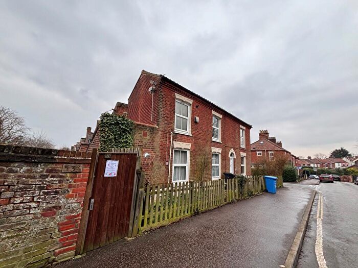 2 Bedroom Flat To Rent In Telegraph Lane East, Norwich, NR1